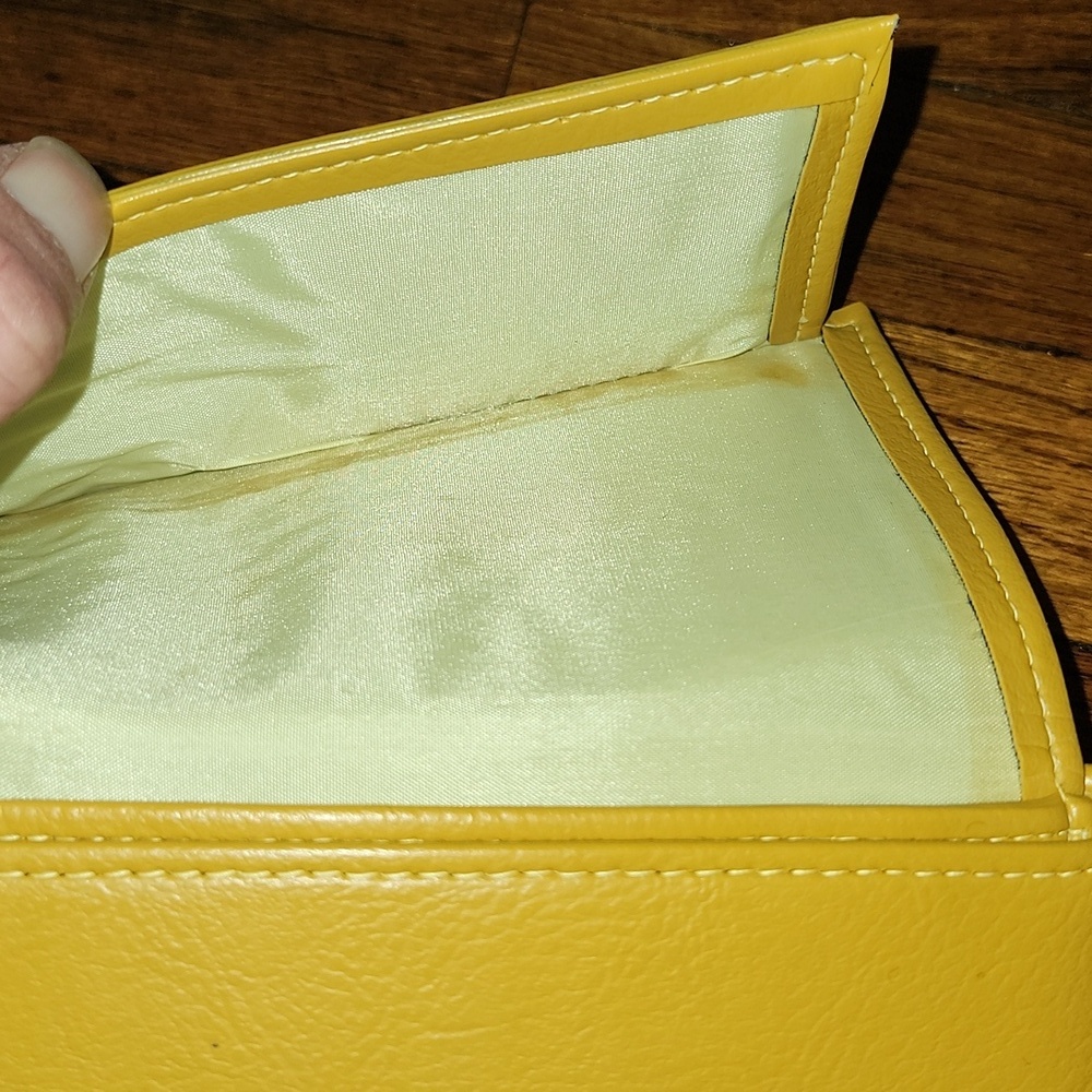 ๐ Fun Fall Golden Yellow Wallet - Picture 6 of 6